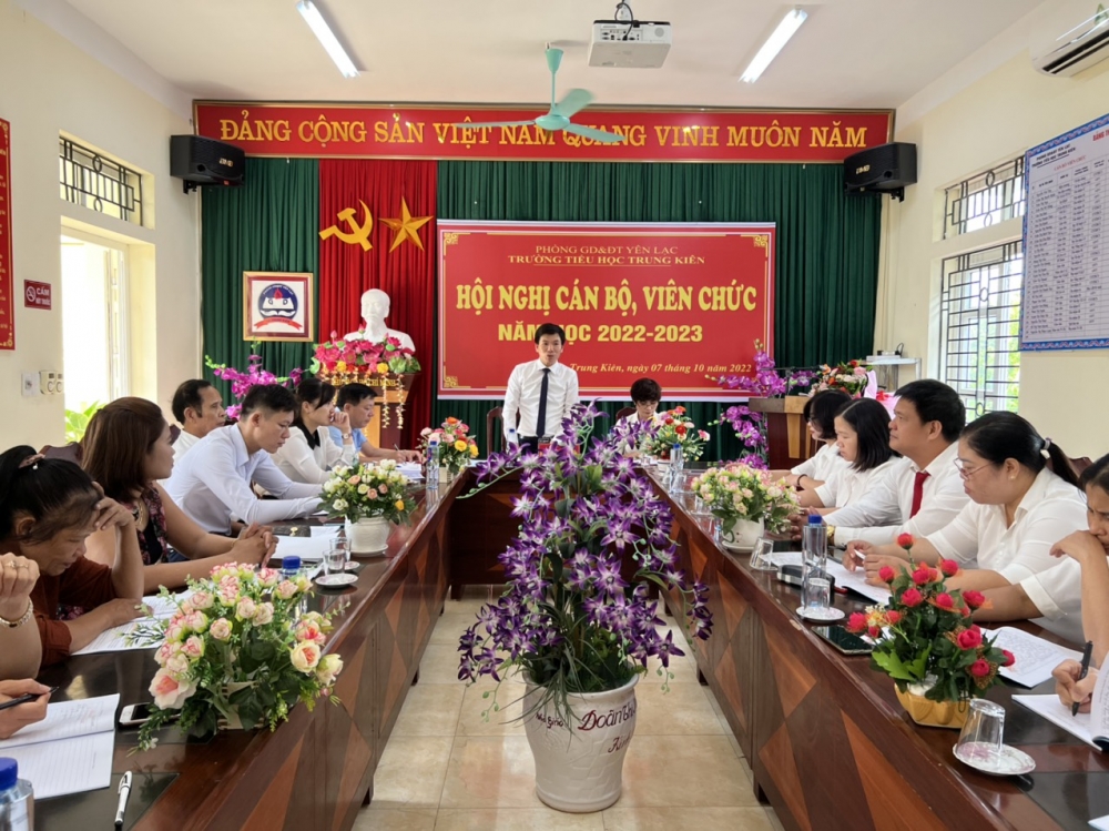 Hội nghị cán bộ, viên chức Trường Tiểu học Trung Kiên
