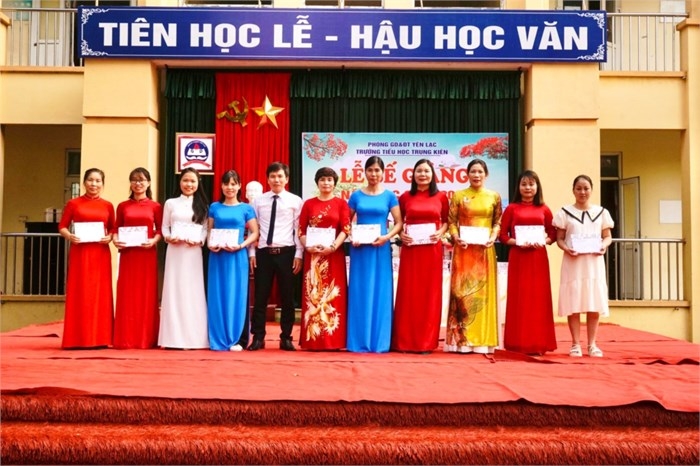 Phòng GD&ĐT huyện Yên Lạc trao giải Cuộc thi Xây dựng thiết bị dạy học số năm học 2022-2023