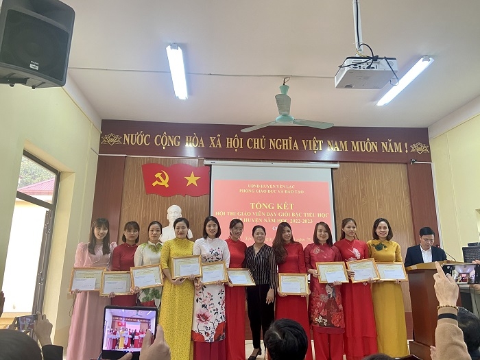 Cô giáo Trịnh Thị Thúy Hà đạt giải Ba hội thi GVG cấp huyện