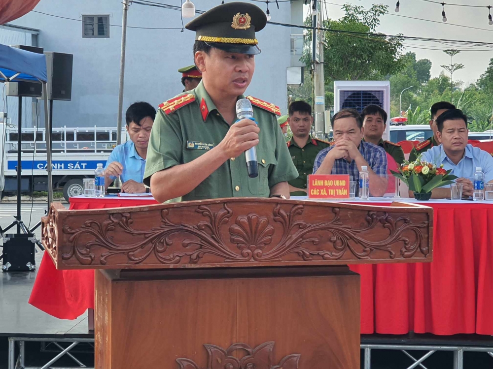 Đại tá Nguyễn Văn Công - Phó Giám đốc Công an tỉnh Vĩnh Phúc phát biểu tại chương trình