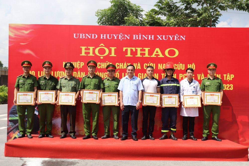 Vĩnh Phúc: Huyện Bình Xuyên tổ chức diễn tập phương án chữa cháy và cứu nạn cứu hộ