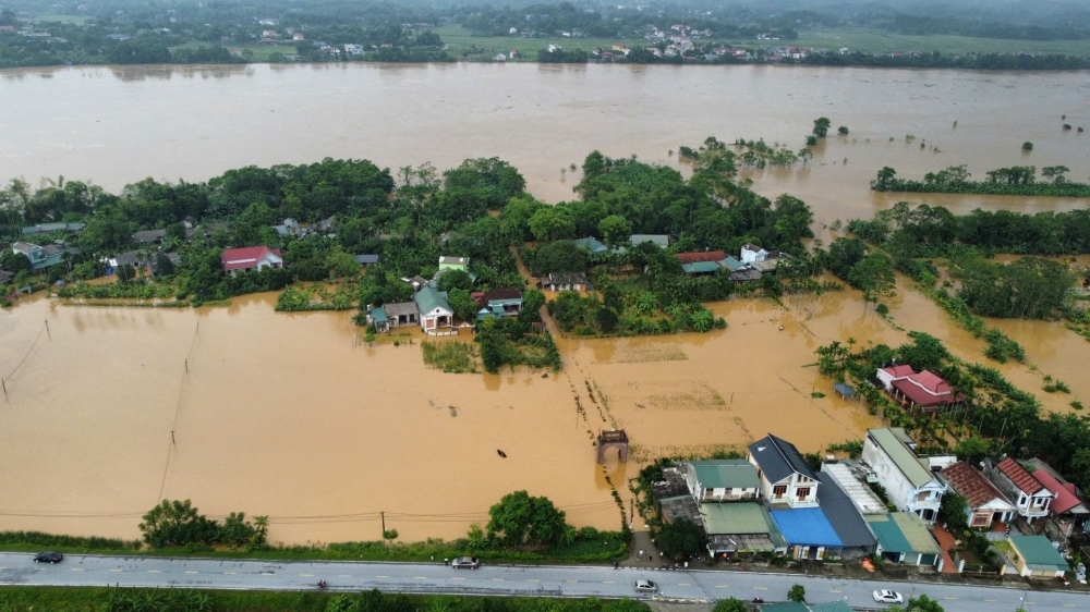 Phú Thọ: Nước sông Hồng dâng cao, 289 hộ dân phải di dời khẩn cấp