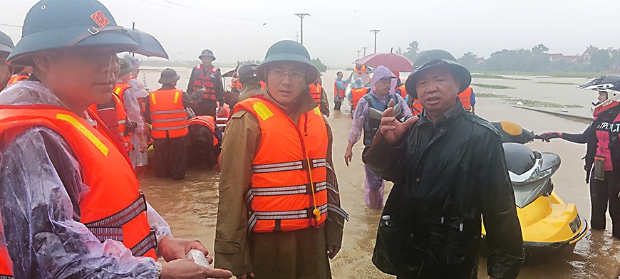 Bí thư Vĩnh Phúc chỉ đạo khẩn trương di dời người dân khỏi vùng ngập lụt
