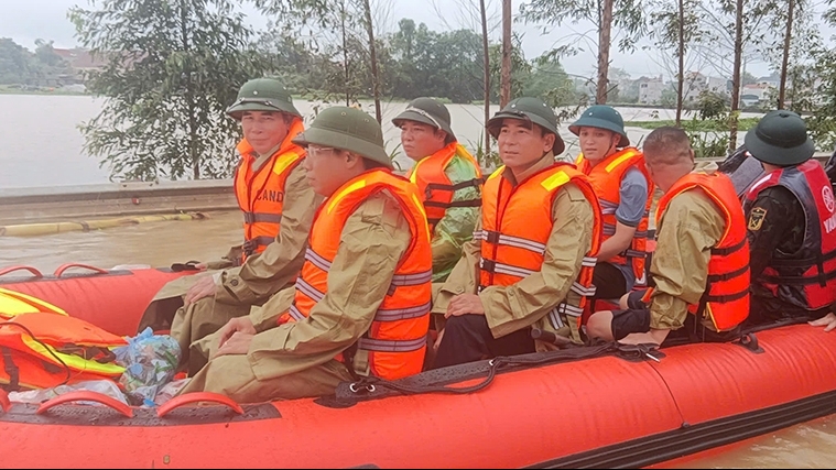 Bí thư Vĩnh Phúc chỉ đạo khẩn trương di dời người dân khỏi vùng ngập lụt