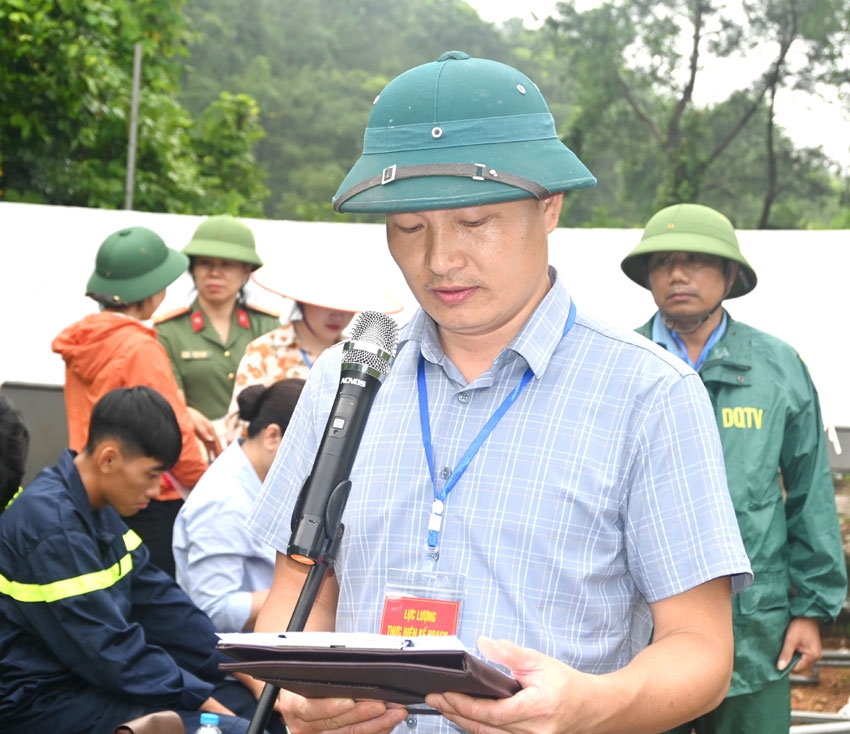 Đ.c Nguyễn Thanh Bình, Chủ tịch UBND phường Khai Quang đọc Quyết định buộc thực hiện biện pháp khắc phục hậu quả