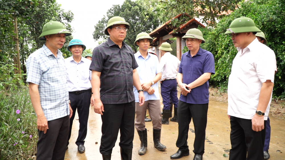 Kiểm tra công tác ứng phó với mưa bão tại xã Liên Châu