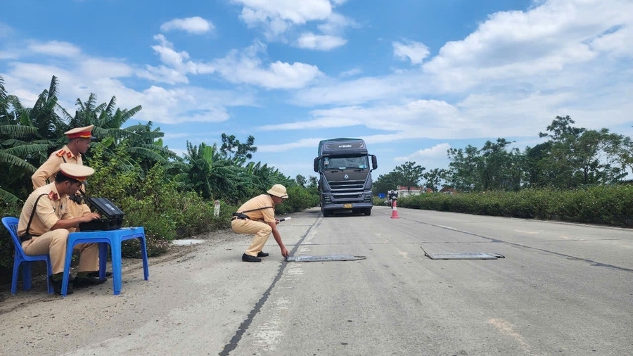 Vĩnh Phúc: Xử lý và ngăn chặn tình trạng xe quá khổ, quá tải