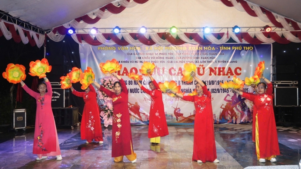 Phường Xuân Hoà: Đêm giao lưu ca vũ nhạc mừng đại lễ