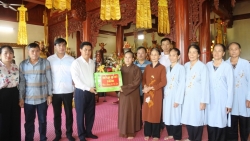 phu tho lanh dao xa vinh tuong tham tang qua nhan dip le vu lan