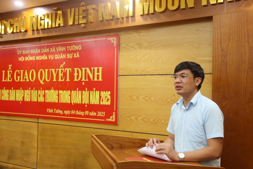 đồng chí Nguyễn Anh Tuấn, Phó Chủ tịch Thường trực UBND xã Vĩnh Tường phát biểu.