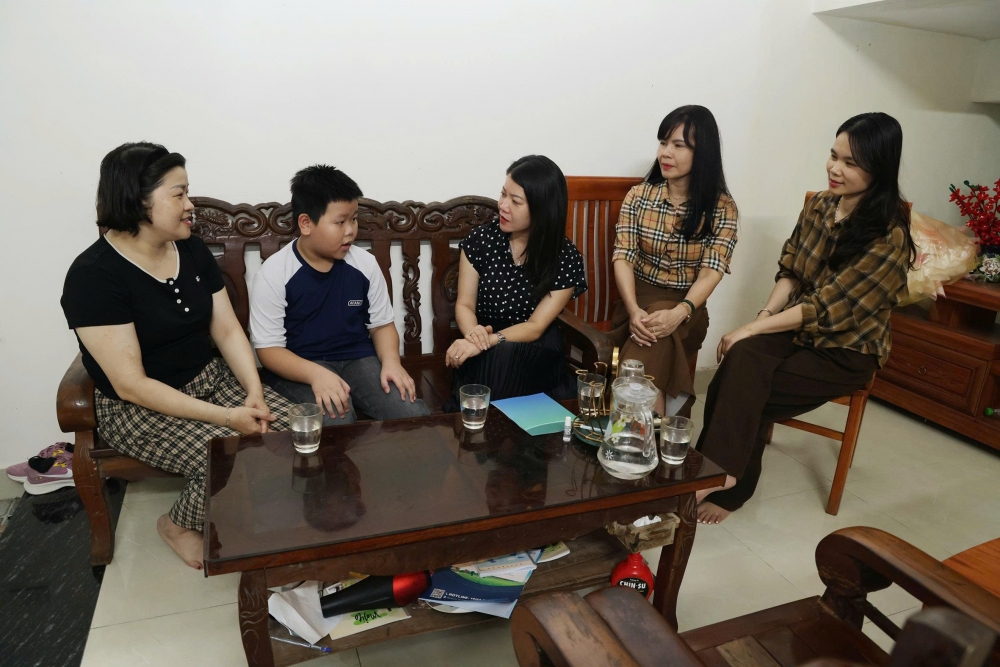 Các cấp Hội Phụ nữ thường xuyên thăm hỏi, động viên tinh thần, kịp thời hỗ trợ các em được nhận đỡ đầu.