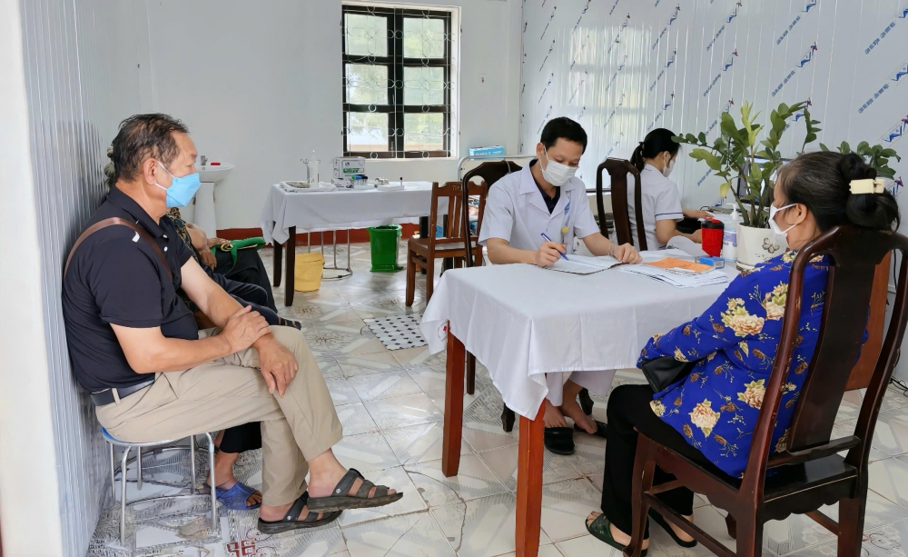 Đội ngũ y, bác sĩ chuyên môn cao, tận tâm vì người bệnh