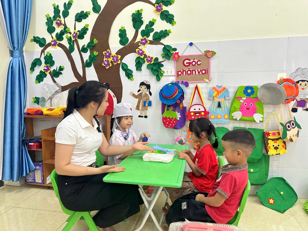 Giáo viên Trường mầm non Bồ Sao, xã Vĩnh Thành luôn nỗ lực đổi mới, sáng tạo nhằm nâng cao chất lượng chăm sóc và giáo dục trẻ.