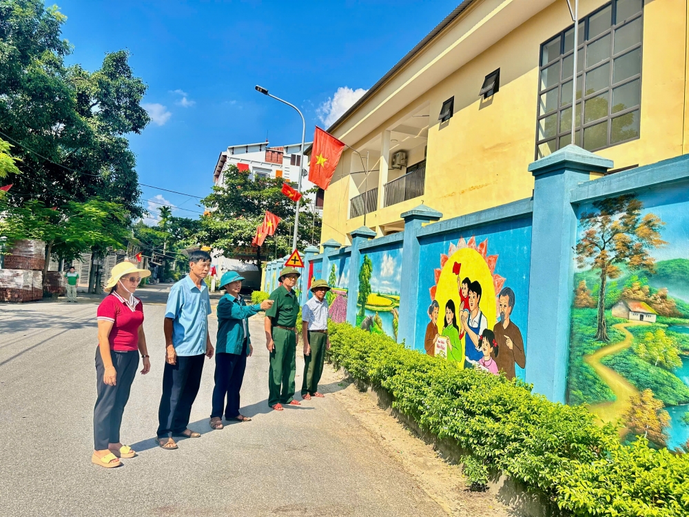 Các tuyến đường trên địa bàn xã Vĩnh Thành luôn sáng, xanh, sạch đẹp nhờ sự chung tay của người dân trên địa bàn.