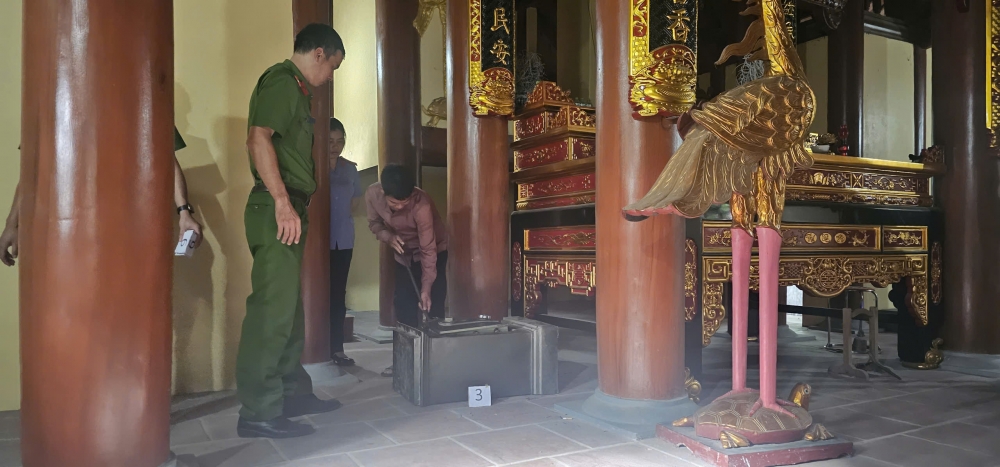 Công an xã Nguyệt Đức, tỉnh Phú Thọ cho biết, vừa bắt giữ đối tượng nhiều lần đột nhập vào một đền, chùa nằm trên địa bàn xã để trộm tiền công đức Công an xã Nguyệt Đức, tỉnh Phú Thọ cho biết, vừa bắt giữ đối tượng nhiều lần đột nhập vào một đền, chùa nằm trên địa bàn xã để trộm tiền công đức