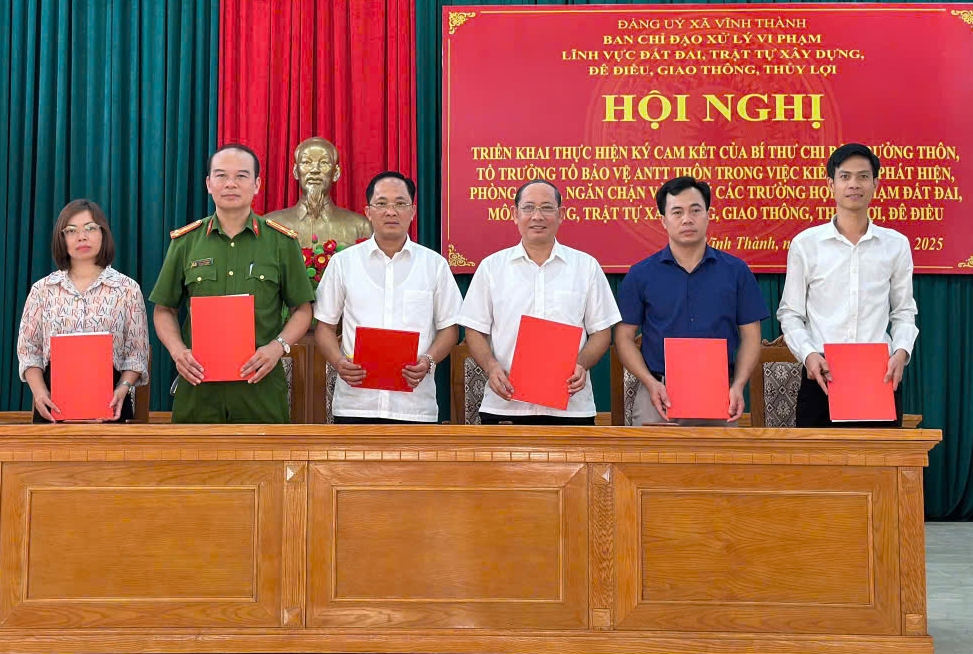 Xã Vĩnh Thành là địa phương đầu tiên của tỉnh Phú Thọ thực hiện ký cam kết về đất đai, xây dựng, thủy lợi, đê điều... Xã Vĩnh Thành là địa phương đầu tiên của tỉnh Phú Thọ thực hiện ký cam kết về đất đai, xây dựng, thủy lợi, đê điều...