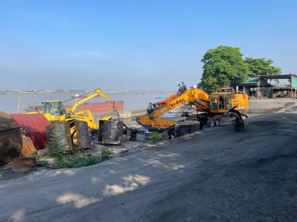 Các bến bãi tập kết vật liệu xây dựng và bến thủy nội địa được thực hiện nghiêm túc sau sáp nhập. Các bến bãi tập kết vật liệu xây dựng và bến thủy nội địa được thực hiện nghiêm túc sau sáp nhập.