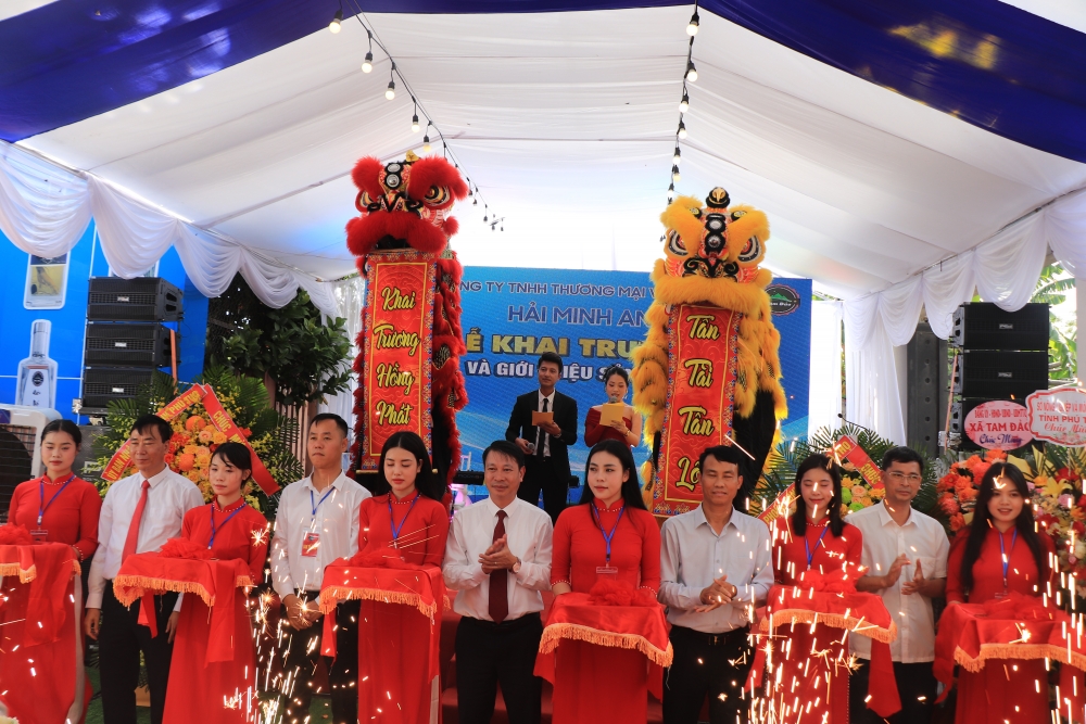 Phó Chủ tịch tỉnh Phú Thọ dự khai trương giới thiệu sản phẩm tại Công ty Hải Minh Anh