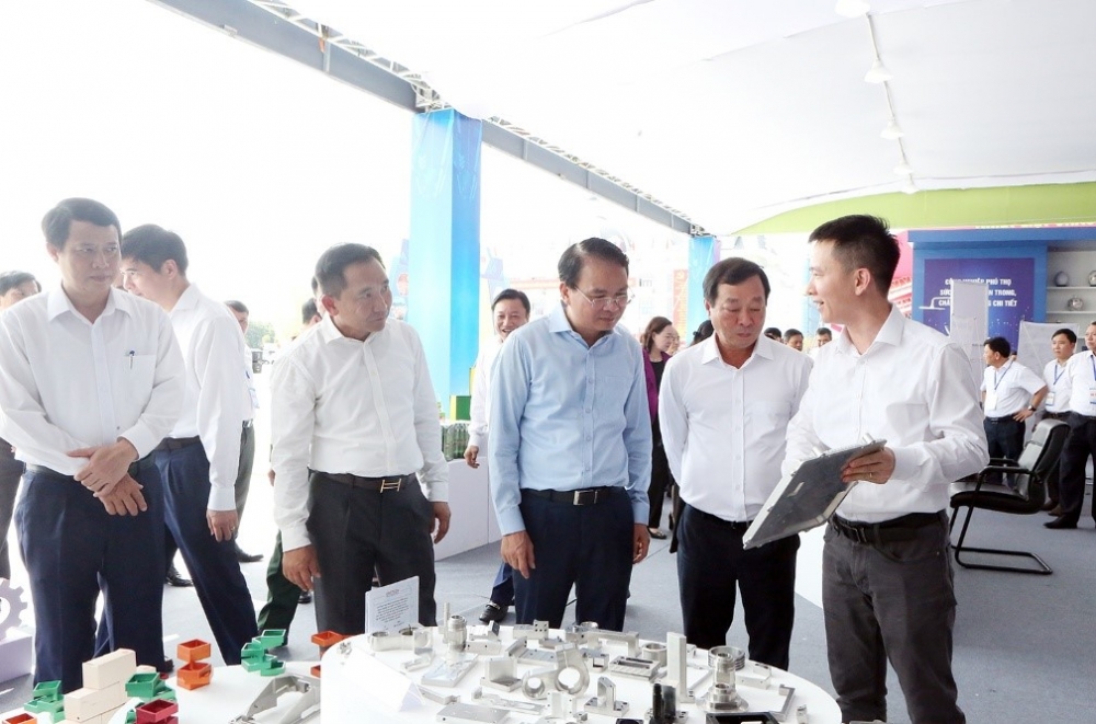 Khai trương không gian trưng bày kinh tế - xã hội của tỉnh Phú Thọ