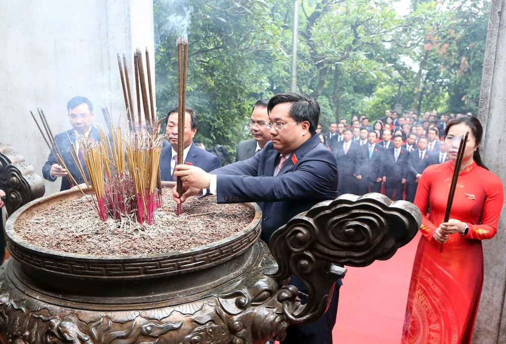 Đoàn Đại biểu Đại hội Đảng bộ tỉnh Phú Thọ dâng hương, báo công các Vua Hùng