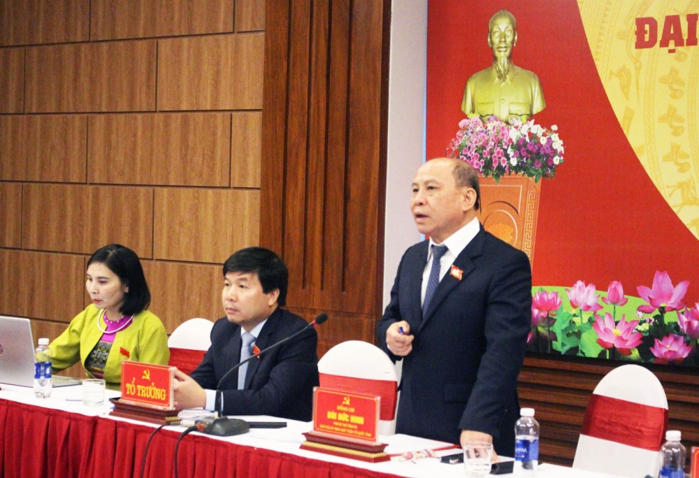 Ông Bùi Đức Hinh, Chủ tịch Ủy ban MTTQ tỉnh phát biểu tại Tổ thảo luận số 4.