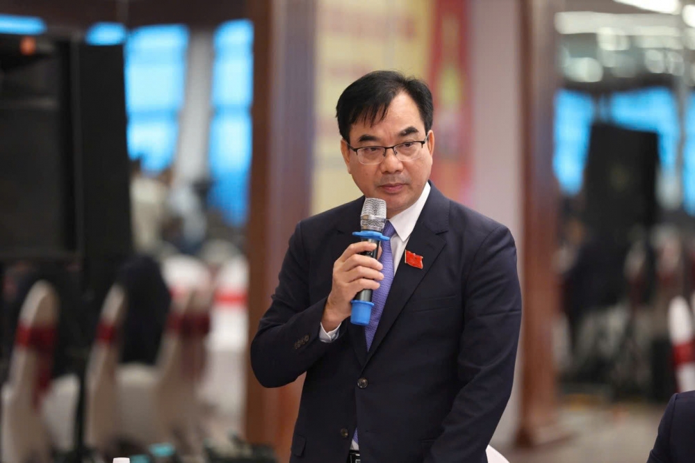 Đồng chí Trịnh Hùng Sơn - Tỉnh ủy viên, Bí thư Đảng uỷ, Chủ tịch HĐND xã Thanh Thuỷ tham gia thảo luận tại Tổ thảo luận số 6