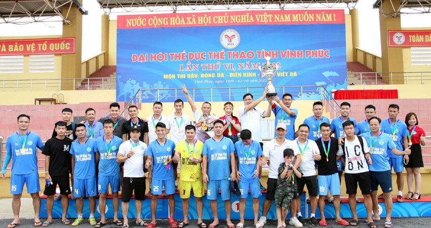 Đội bóng đá nam thành phố Vĩnh Yên xuất sắc giành huy chương vàng