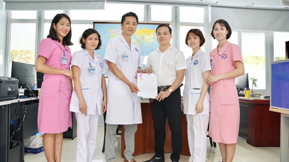 Nữ hộ sinh BVĐK Vĩnh Phúc trả lại 5 chỉ vàng 9999 cho người nhà bệnh nhân bị rơi