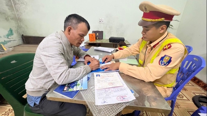 Tuyên Quang: Lập biên bản vụ tài xế không nhường đường cho xe cứu thương
