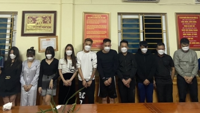 Nghệ An: 17 đối tượng sử dụng ma túy với vỏ bọc "hầu đồng"