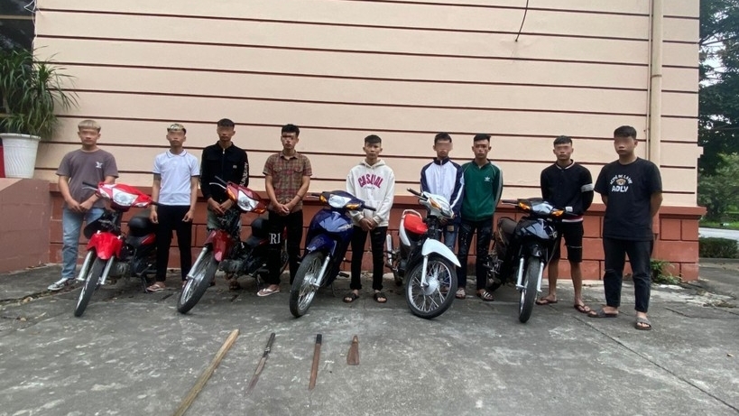 Bắt nhóm thanh niên mang theo dao, kiếm, phóng bạt mạng trên các tuyến đường tại Tuyên Quang