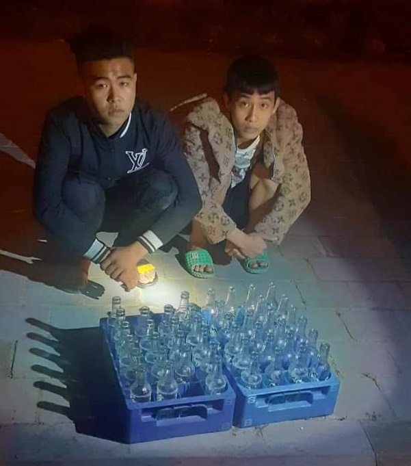 Vĩnh Phúc: Bắt 2 thanh niên mang 2 két vỏ chai thủy tinh gây rối trật tự công cộng