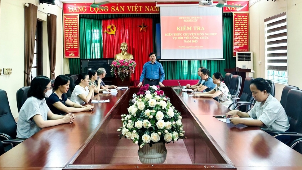 Ban Dân tộc tỉnh Vĩnh Phúc kiểm tra kiến thức chuyên môn, nghiệp vụ của công chức