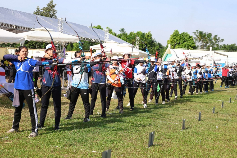 Các vận động viên tranh tài ở nội dung toàn năng cung 1 dây nữ và toàn năng cung 3 dây nam Các vận động viên tranh tài ở nội dung toàn năng cung 1 dây nữ và toàn năng cung 3 dây nam