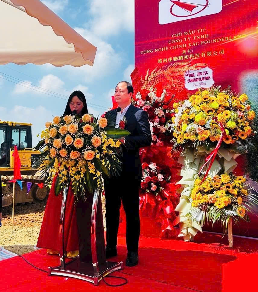 Đồng chí Hoàng Long Biên, Giám đốc Ban Quản lý các KCN tỉnh Phú Thọ phát biểu tại buổi lễ.