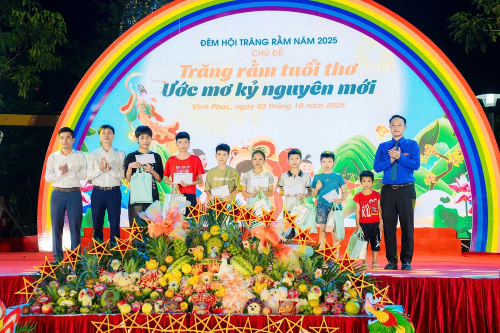 Phú Thọ: Rộn ràng Đêm hội Trăng rằm 2025 tại phường Vĩnh Phúc