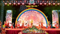 phu tho ron rang dem hoi trang ram 2025 tai phuong vinh phuc