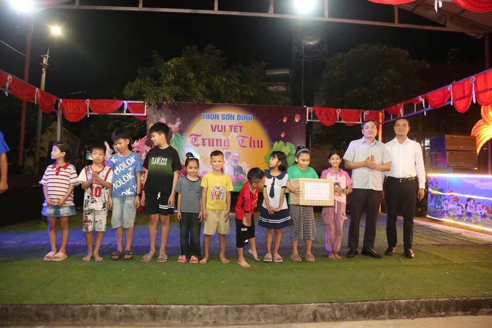 Phú Thọ: Thiếu nhi xã Đại Đình vui Tết Trung thu