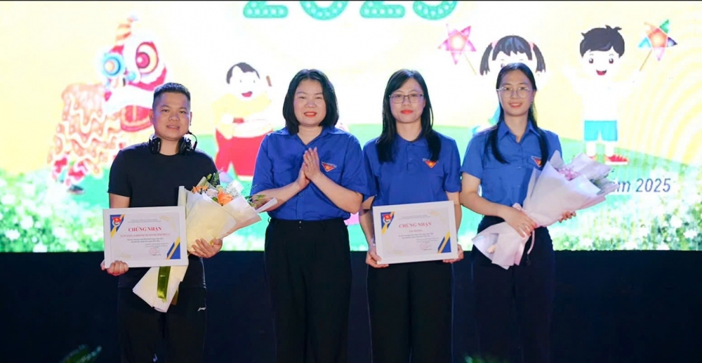 Thiếu nhi phường Xuân Hoà rộn vui đêm trăng rằm