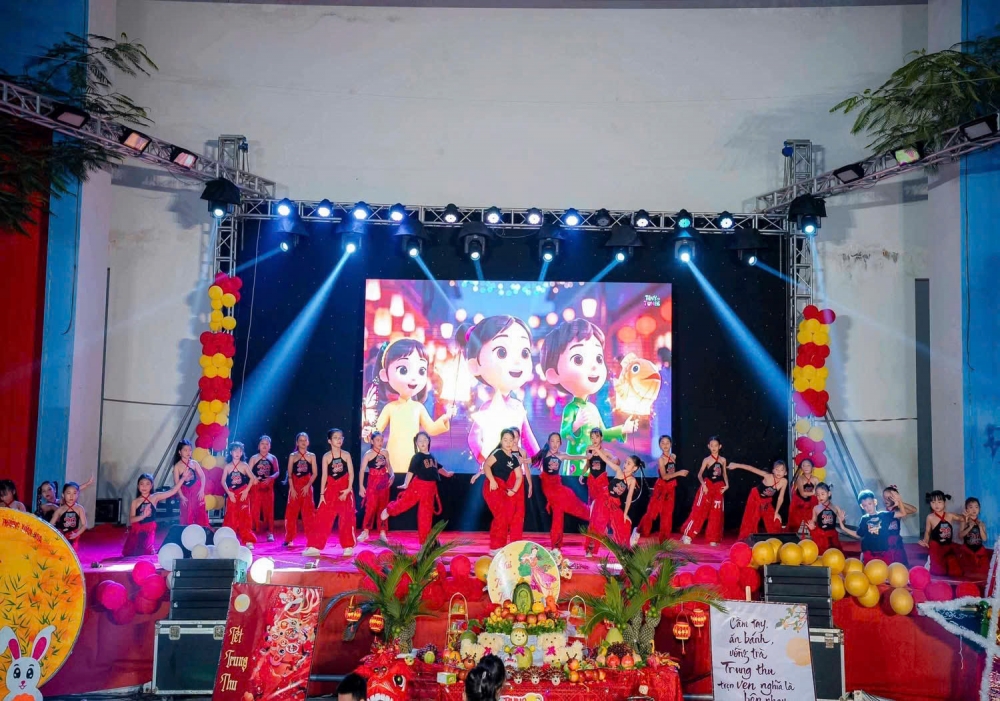 Thiếu nhi phường Xuân Hoà rộn vui đêm trăng rằm