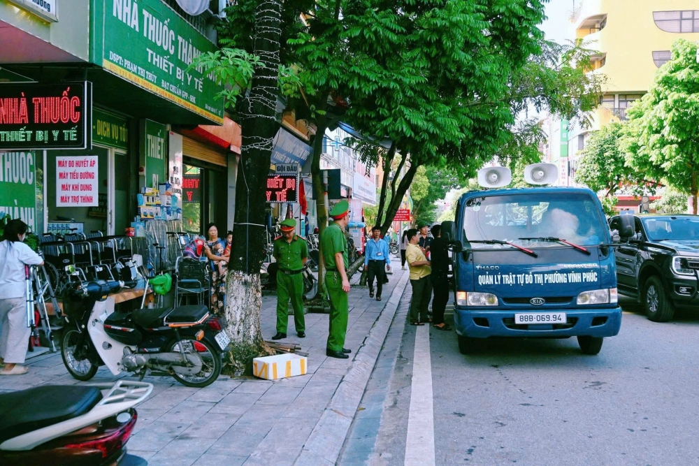 UBND phường chỉ đạo lực lượng chức năng tăng cường kiểm tra đột xuất, duy trì công tác tuần tra giám sát, kiên quyết xử lý các trường hợp tái lấn chiếm.