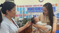 xa tam hong thong bao tim cha me nguoi than cho tre bi bo quen