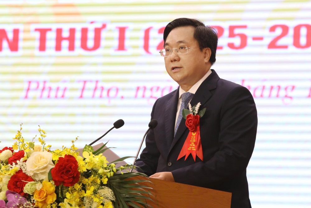 Chủ tịch UBND tỉnh Trần Duy Đông phát biểu chỉ đạo tại hội nghị Chủ tịch UBND tỉnh Trần Duy Đông phát biểu chỉ đạo tại hội nghị