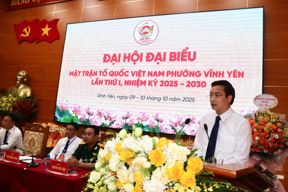 Đồng chí Nguyễn Văn Huyến, Tỉnh ủy viên, Bí thư Đảng ủy phường Vĩnh Yên phát biểu tại Đại hội.