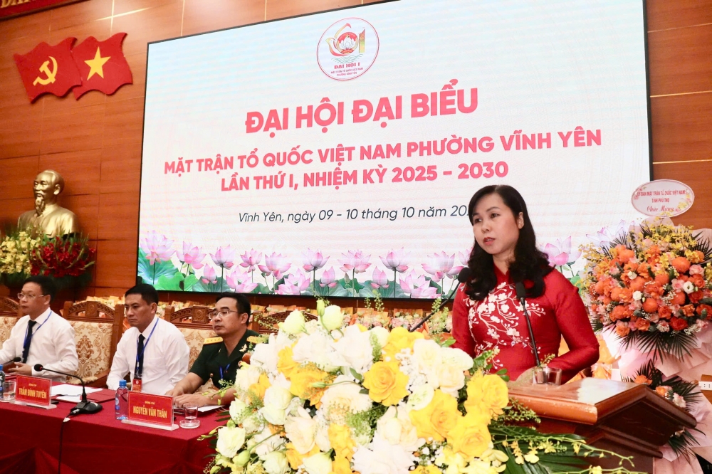 Đồng chí Bùi Thị Thu Hằng - Ủy viên BTV Tỉnh ủy, Phó Chủ tịch Ủy ban MTTQ Việt Nam tỉnh Phú Thọ phát biểu tại Đại hội.