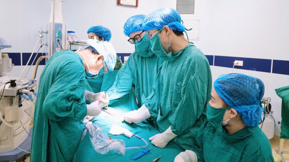 Bệnh viện Sản Nhi tỉnh Phú Thọ phẫu thuật tạo hình hậu môn thành công cho trẻ dị tật bẩm sinh