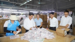 lanh dao xa vinh tuong den chuc mung ngay doanh nhan viet nam tai mot so doanh nghiep