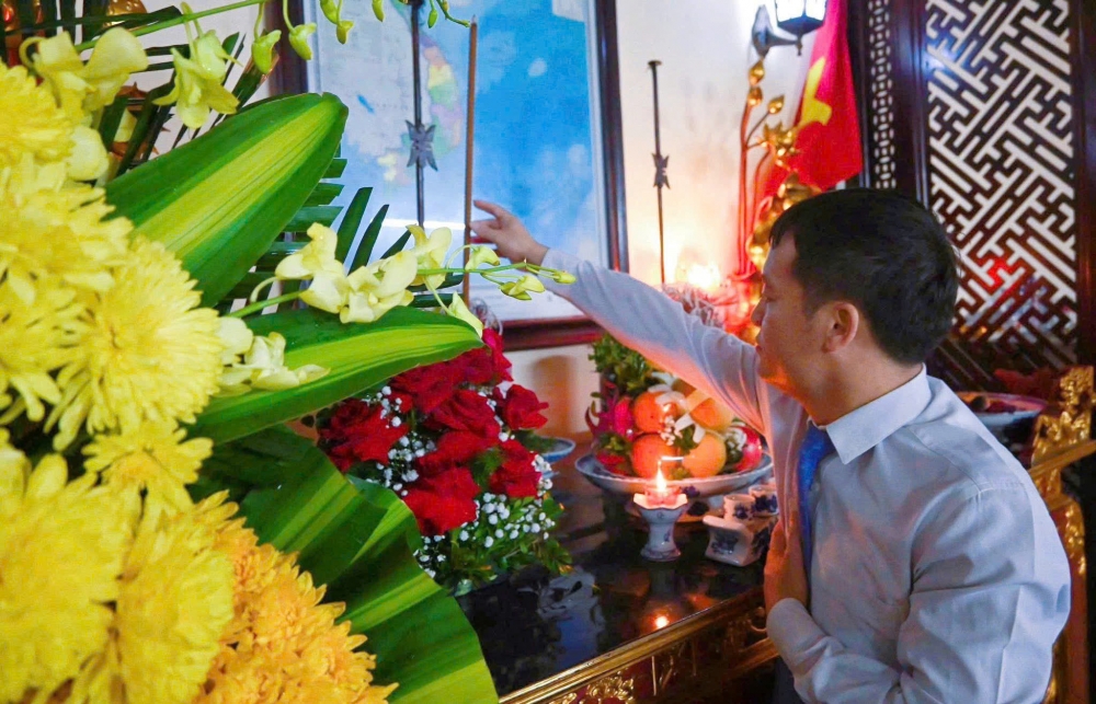 Ủy ban MTTQ phường Vĩnh Phúc dâng hương tưởng niệm các Anh hùng liệt sĩ