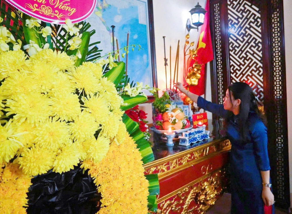 Ủy ban MTTQ phường Vĩnh Phúc dâng hương tưởng niệm các Anh hùng liệt sĩ