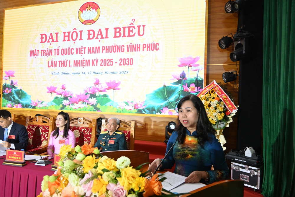ồng chí Bùi Thị Thu Hằng, Ủy viên BTV Tỉnh ủy - Phó Chủ tịch Ủy ban MTTQ Việt Nam tỉnh Phú Thọ phát biểu tại Đại hội.